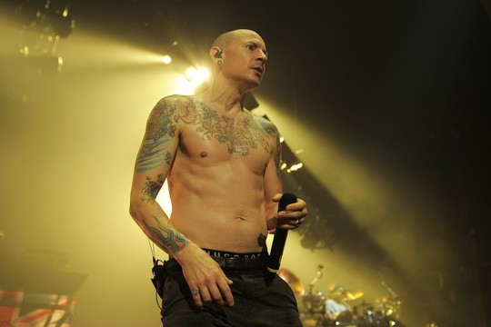 „Linkin Park“ išleido jautrų vaizdo klipą velioniui Chesteriui Benningtonui atminti