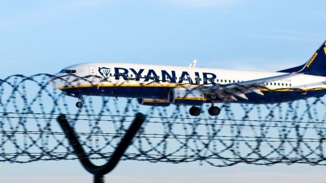 „Ryanair“ paviešino visus atšaukiamus skrydžius – lietuviams pasisekė