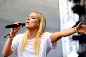 GJan ir kylanti Amerikos repo žvaigždė pristato bendrą dainą