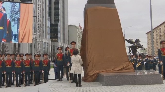 Michailui Kalašnikovui Maskvoje atidengtas paminklas