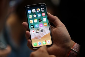 Išsiaiškino, kiek iš tiesų kainuoja „iPhone X“: suma gali supykdyti
