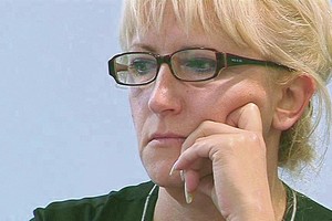 Girta siautėjusi prokurorė kočiojasi vis žemyn ir žemyn