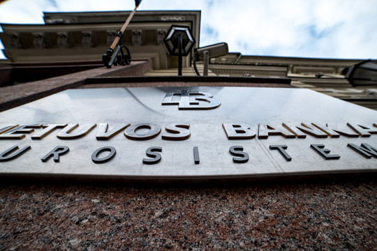 Būtiniausių bankų paslaugų „krepšelio“ kaina kitąmet nekis 