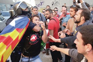 Ispanijoje užvirė įnirtinga kova su referendumo rengėjais