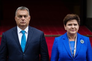 Lenkijos premjerė prieš susitikimą su Orbanu pažėrė kritikos ES