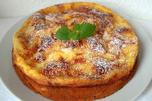 Obuolių pyragas primena pudingą. Turbūt skaniausias pyragas, kokį ragavau