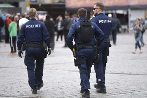 Prie Suomijos parlamento mėgino nusižudyti du žmonės