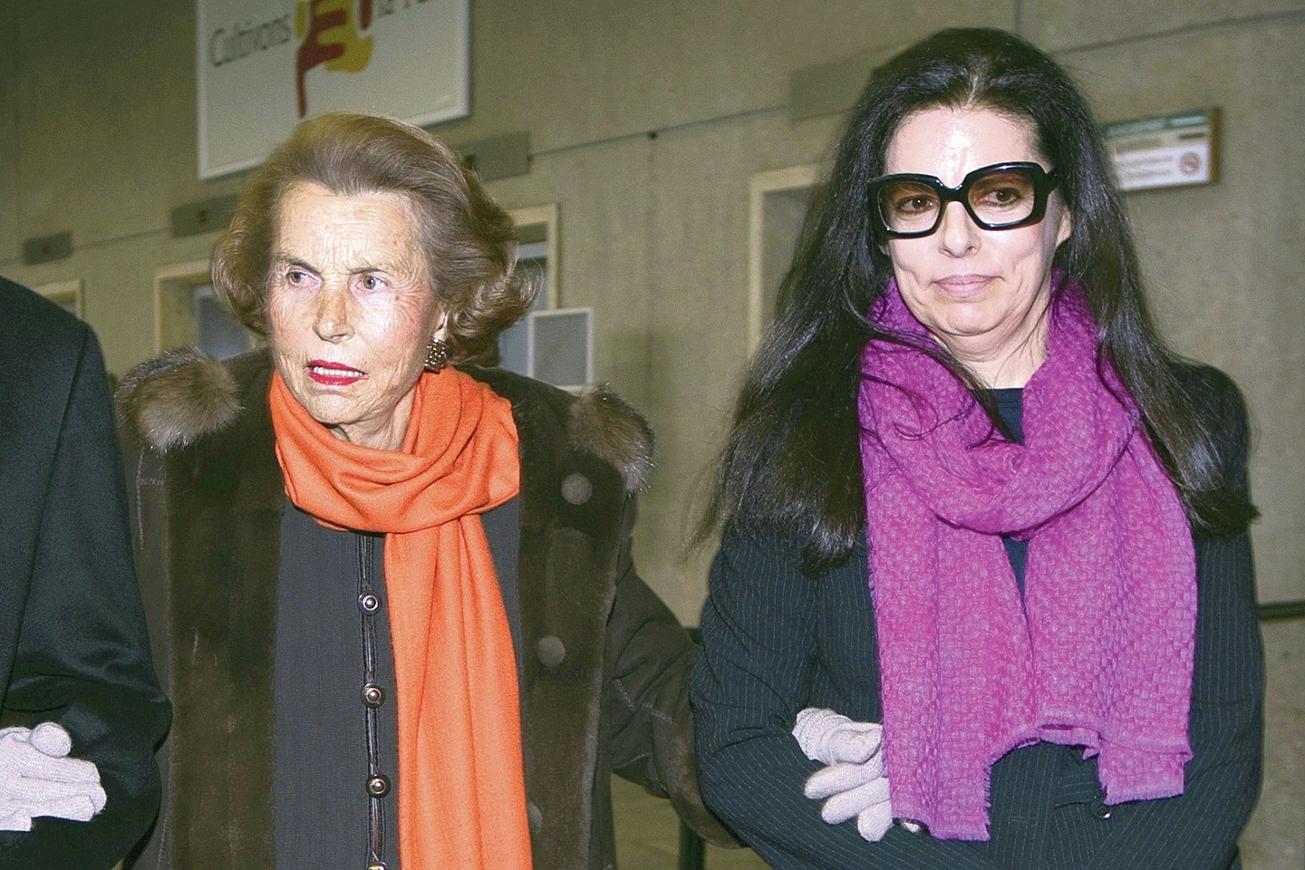 L.Bettencourt santykiai su dukra F.Bettencourt Meyers (dešinėje) buvo banguoti. <br>„Reuters“/„Scanpix“ nuotr.