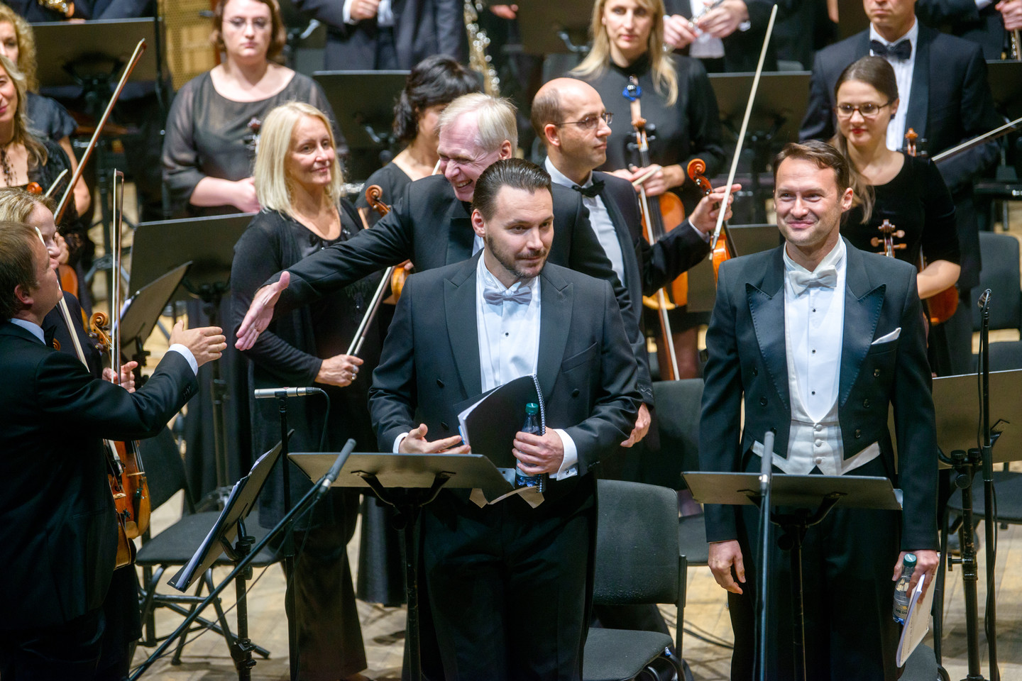  LVSO 29-ojo sezono atidarymo koncerte toną davė maestro G.Rinkevičius, solistai K.Smoriginas, E.Montvidas.<br> J.Stacevičiaus nuotr. 