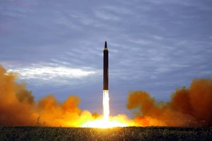 Pasaulis spėlioja, ar Šiaurės Korėja paleis virš Japonijos branduolinį užtaisą nešančią raketą