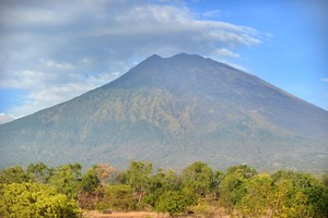 Balyje baiminantis Agungo ugnikalnio išsiveržimo evakuojasi tūkstančiai žmonių
