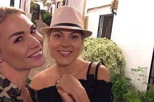 Mergaičių atostogos: Natalija Bunkė ir Nijolė Pareigytė-Rukaitienė trumpam pabėgo pasimėgauti šiluma