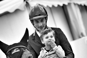 Mirtis varžybose: ant raitelio užkritęs žirgas tapo tragedijos priežastimi