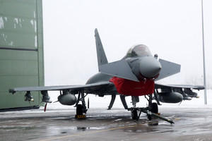 Italijoje per aviacijos šventę į jūrą nukrito naikintuvas, žuvo pilotas