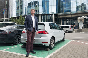 Žinomas verslininkas visureigį iškeitė į elektromobilį