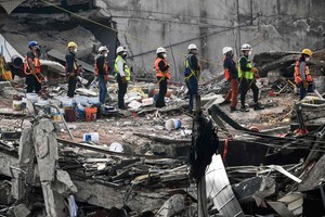 Praėjusią savaitę Meksiką sukrėtusio drebėjimo aukų padaugėjo iki 324