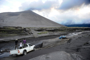 Vienoje Vanuatu saloje dėl nubudusio ugnikalnio evakuoti 6 tūkst. žmonių