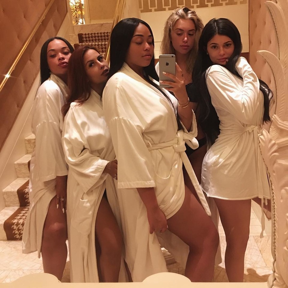 Kylie Jenner su draugėmis.<br>ViDa Press ir instagramo nuotr.