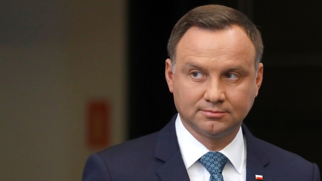 Lenkijos prezidentas atsisako teismų reformų