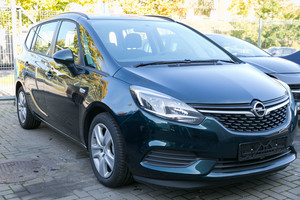 Naują „Opel“ iš salono įsigijęs vilnietis buvo šokiruotas – jam pardavė perdažytą mašiną