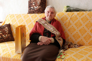 Šešis vaikus užauginusi partizanų ryšininkė paminėjo šimtąjį gimtadienį