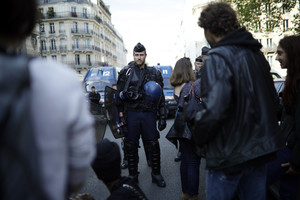 Sorbonoje prieš E. Macroną protestuojančius studentus saugo riaušių policija 