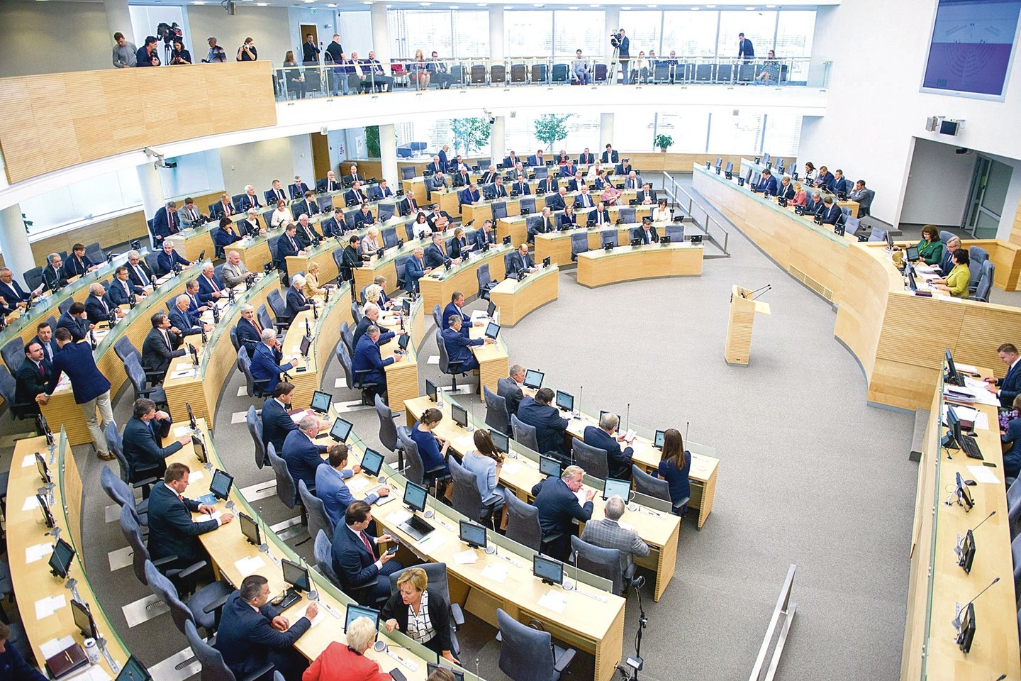 Skirtingai mąstantys kairieji Seimo posėdžių salėje sėdės greta vienas kito.<br>J.Stacevičiaus nuotr.