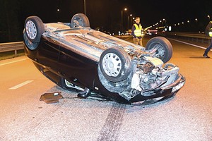 Pareigūno avarija parodė – akistatose su žvėrimis pavojingas ne tik susidūrimas