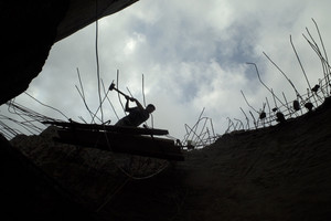 Gruzinų režisierius nufilmavo Saulės miestą, kuriame niekada nebūna saulės