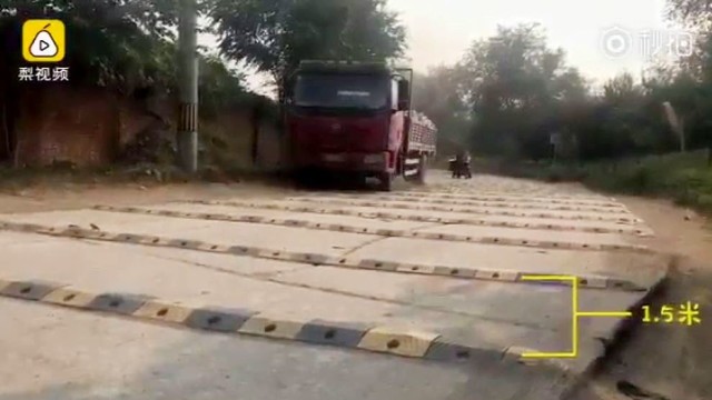 Šis vieno kilometro ruožas Kinijoje yra it didžiausias vairuotojų košmaras