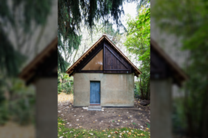 Nustebsite užsukę į šios buvusios vištidės vidų