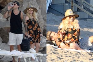 Malibu su mylimuoju atostogaujanti Avril Lavigne – neatpažįstama