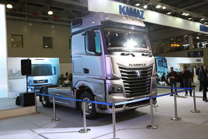 „Kamaz“ pristatė naujos kartos vilkiką – tokio kompanija dar negamino