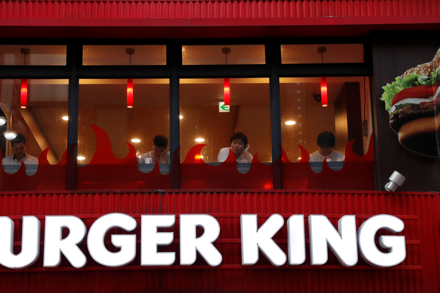  „Burger King“ Rusijoje nori uždrausti filmą „Tas“ („It“), tvirtindamas, kad tai yra nesąžininga konkurencija, nes filmas reklamuoja „McDonald's“.<br> Reuters/Scanpix nuotr.
