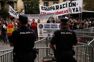 Ispanijos policija Katalonijoje konfiskavo balsalapius, balsavimo dėžes