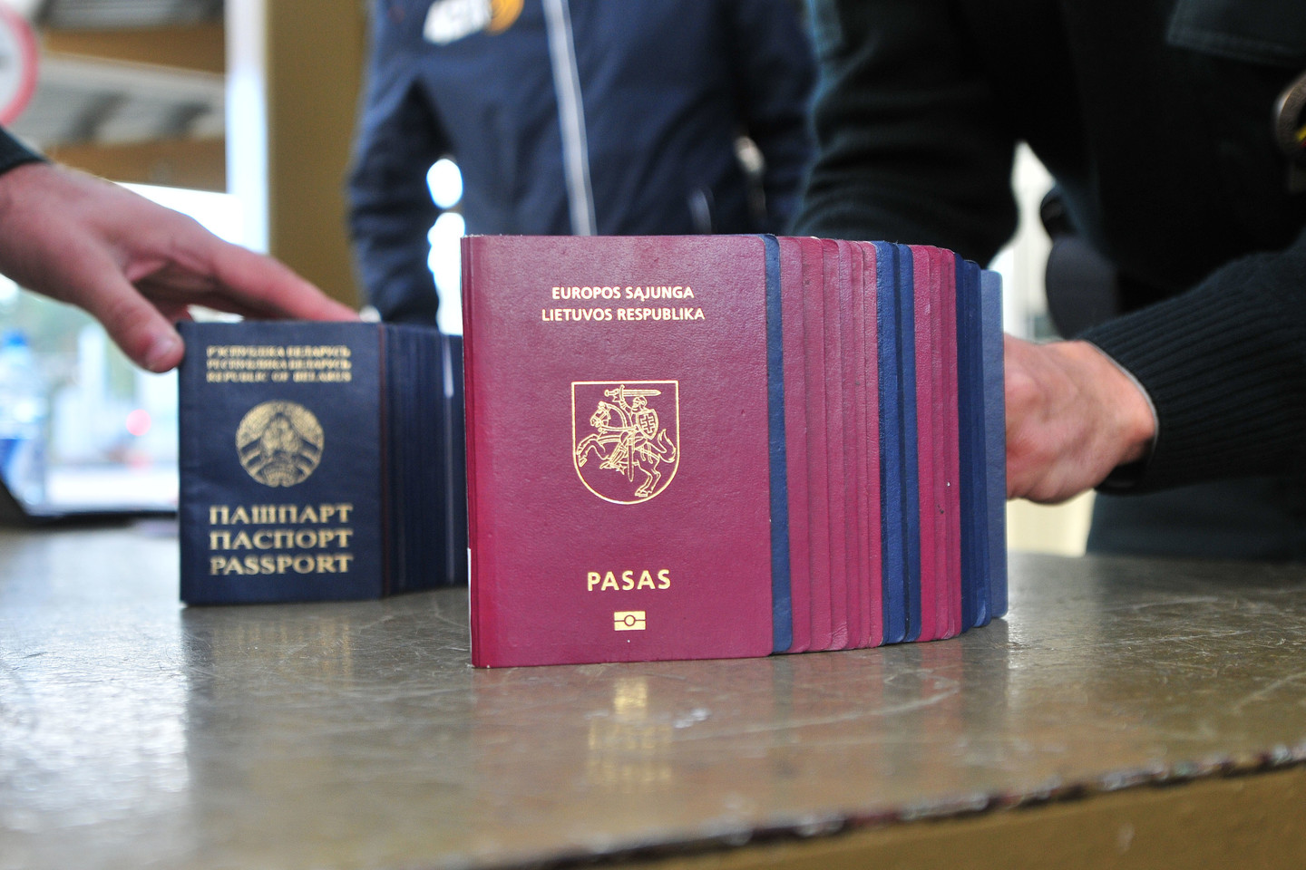  Vilniaus apygardos administracinis teismas pirmą kartą įpareigojo užsieniečio pavardę nelietuviškais rašmenimis įrašyti pagrindiniame paso puslapyje.<br>A.Vaitkevičiaus asociatyvi nuotr.