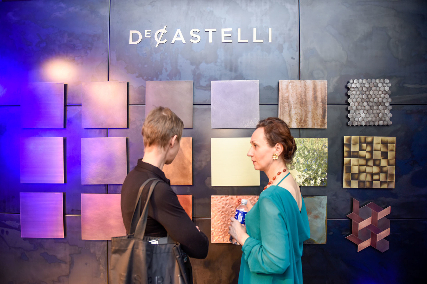 Šiandien italų įmonė „DeCastelli“ iš metalo daro sienas, apdailą židiniams, grindis, laiptus, stalus, staliukus, kėdes, knygų lentynas, šveistuvus ir kitus gaminius.<br> D.Umbraso nuotr.
