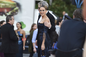 „Sekso ir miesto“ žvaigždė Sarah Jessica Parker ant raudonojo kilimo švytėjo vyro glėbyje