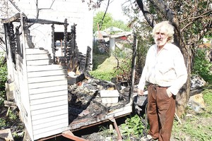 Kates ir šunis kilpomis gaudęs vilnietis aprauda išnuodytas savo bites