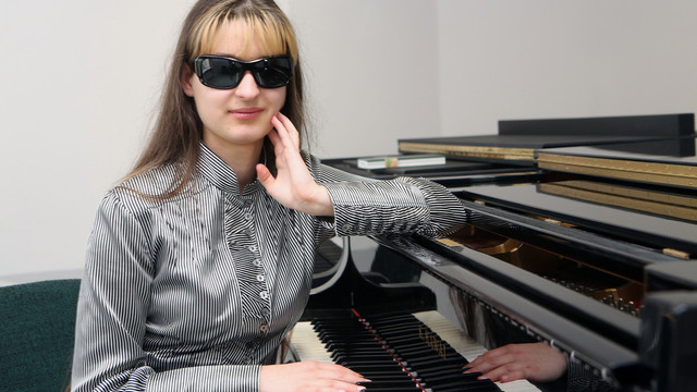 Muziką kurianti neregė pianistė: dėstytojai nenorėjo manęs mokyti
