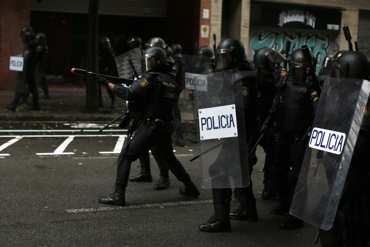 Policija į protestuotojus šaudė ir guminėmis kulkomis.  <br> AP nuotr. 