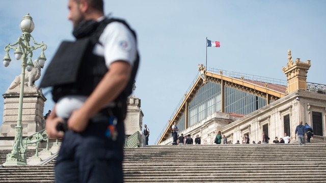 Marselio traukinių stotyje užpuolikas nudūrė dvi moteris