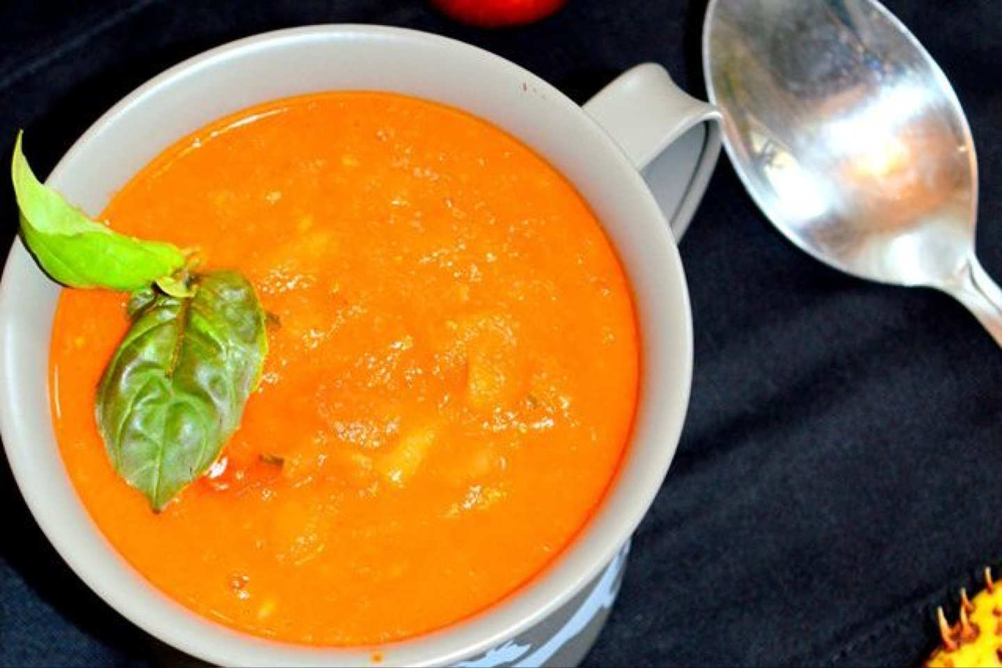 Pomidorų ir cukinijų sriuba.<br>Nuotr. iš „Samčio užrašai“.