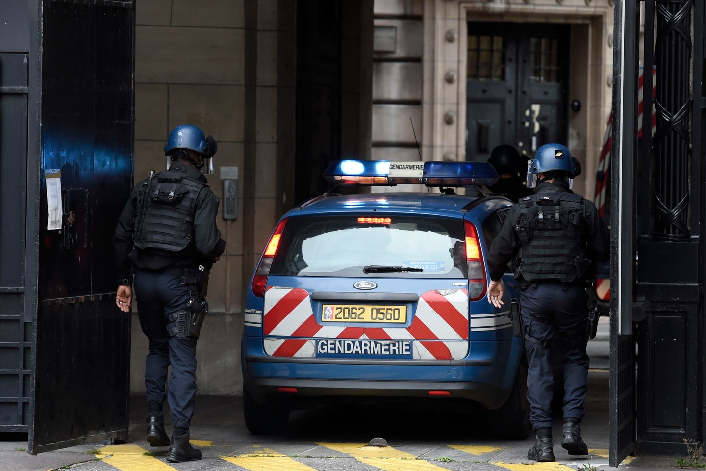 Įtariamąjį nukovė policijos pareigūnai.