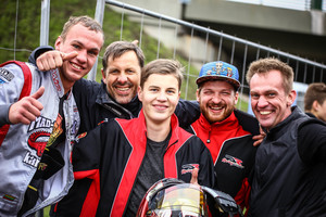 Po skrydžio Kauno gatvėmis 150 km/val. greičiu pergalę pelnė J. Jonušis, Dž. Tovilavičius ir L. Razas