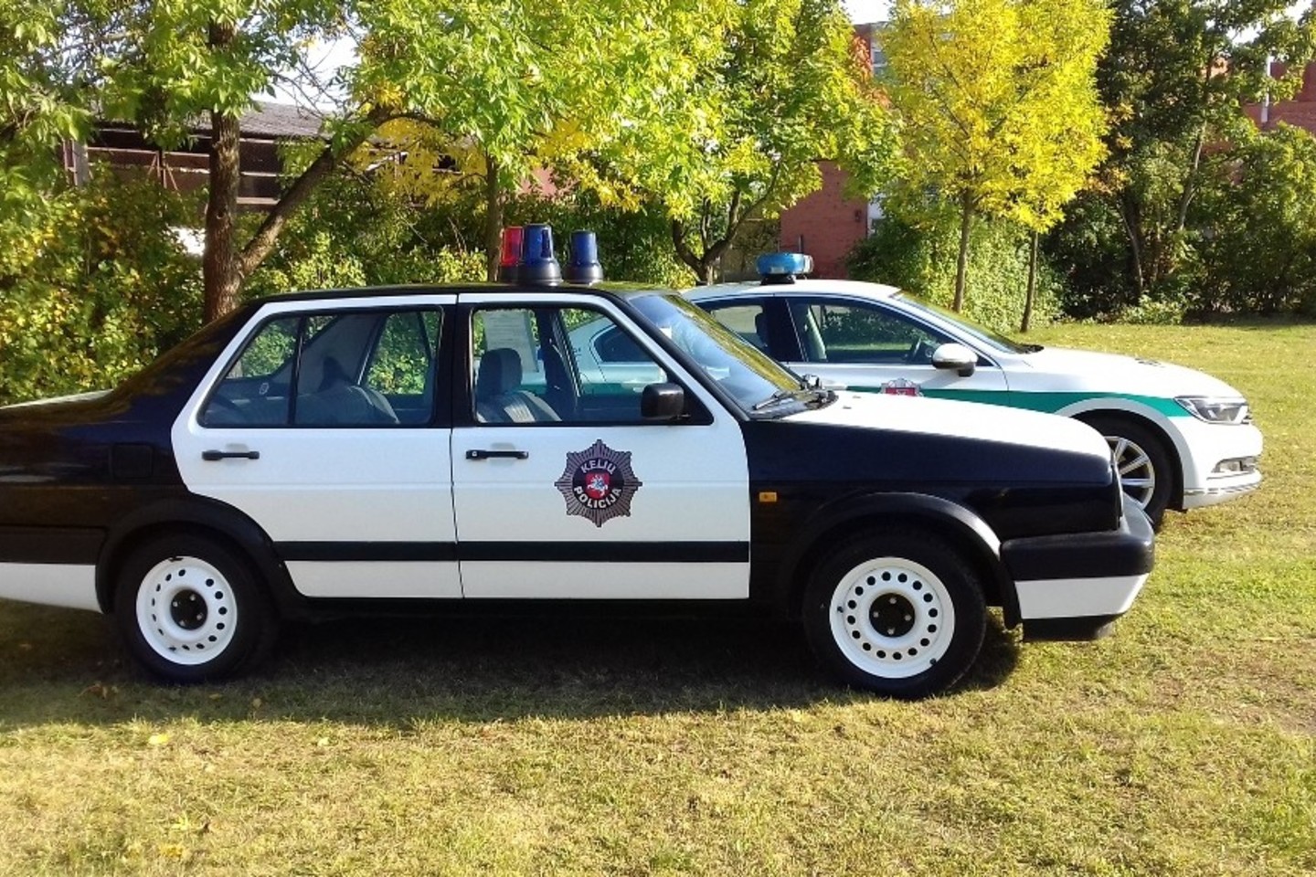 Tokiais „Volkswagen Jetta“ automobiliais Lietuvos kelių policija važinėjo 1990–1994 metais.<br>„Retromobile“ nuotr.