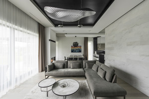 Juodo medžio ir balto marmuro namai Vytėnuose