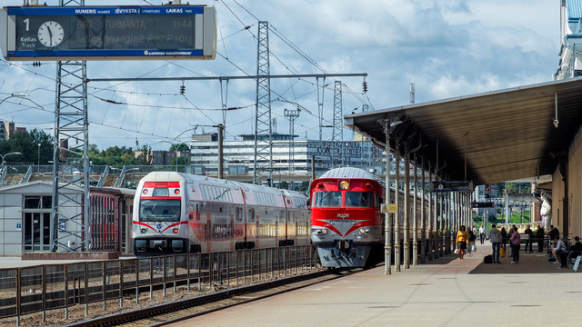 Bėgius išardžiusiems „Lietuvos geležinkeliams“ – dešimtmilijoninė bauda