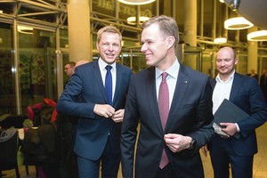 Politines skyrybas lydi apsižodžiavimai