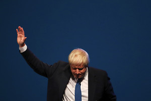 Britų užsienio reikalų sekretorių užgriuvo kritika dėl komentaro apie lavonus Libijoje